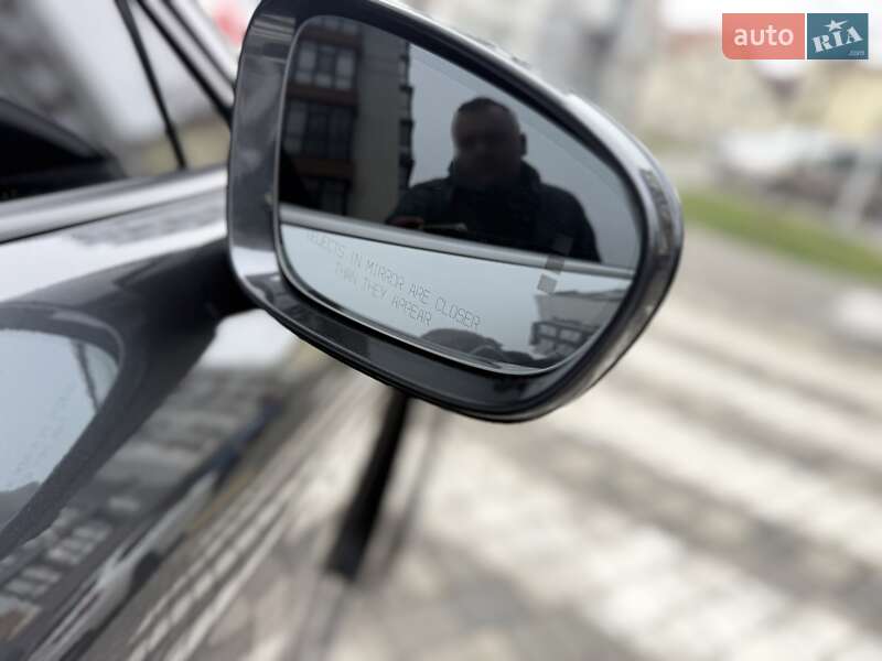 Седан Porsche Taycan 2021 в Ивано-Франковске