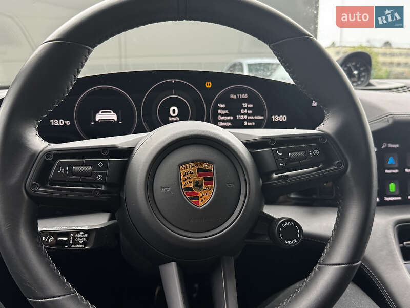 Седан Porsche Taycan 2021 в Киеве