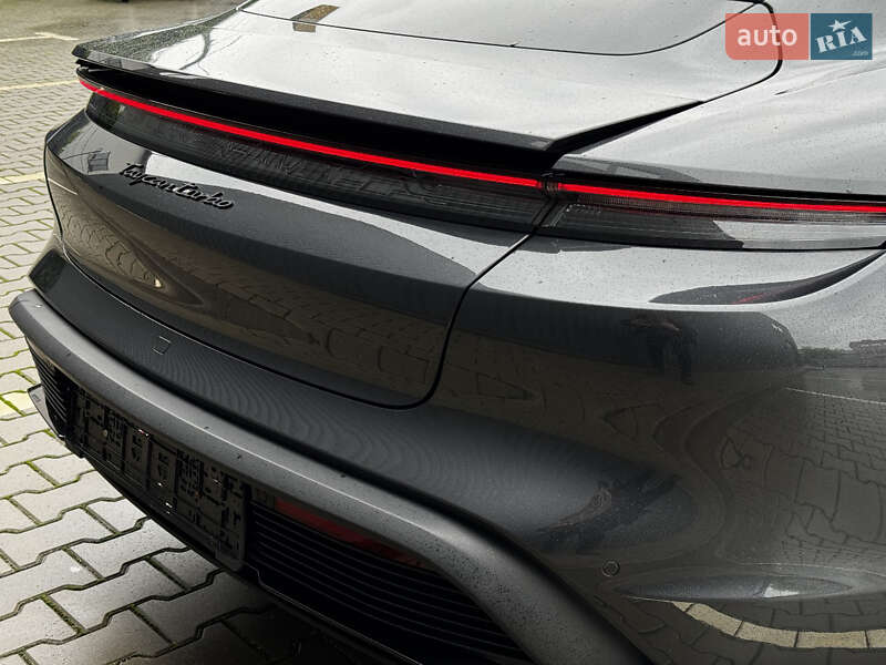 Седан Porsche Taycan 2021 в Киеве