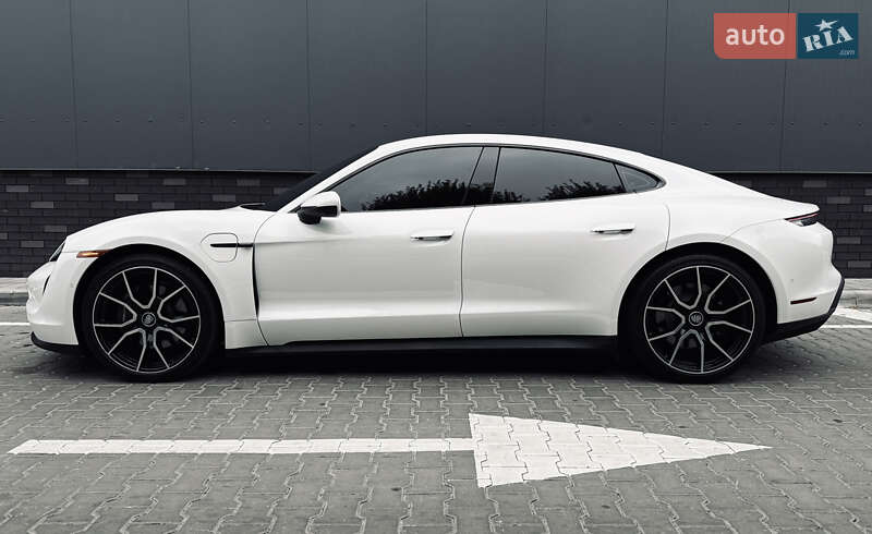 Седан Porsche Taycan 2024 в Киеве