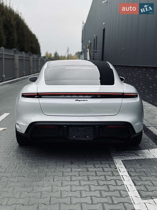 Седан Porsche Taycan 2024 в Киеве