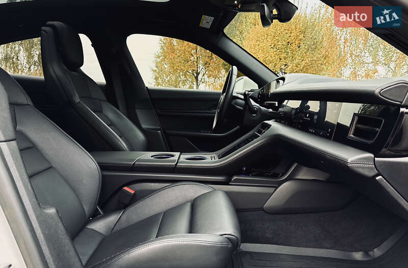 Седан Porsche Taycan 2024 в Киеве