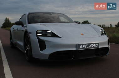 Седан Porsche Taycan 2023 в Киеве