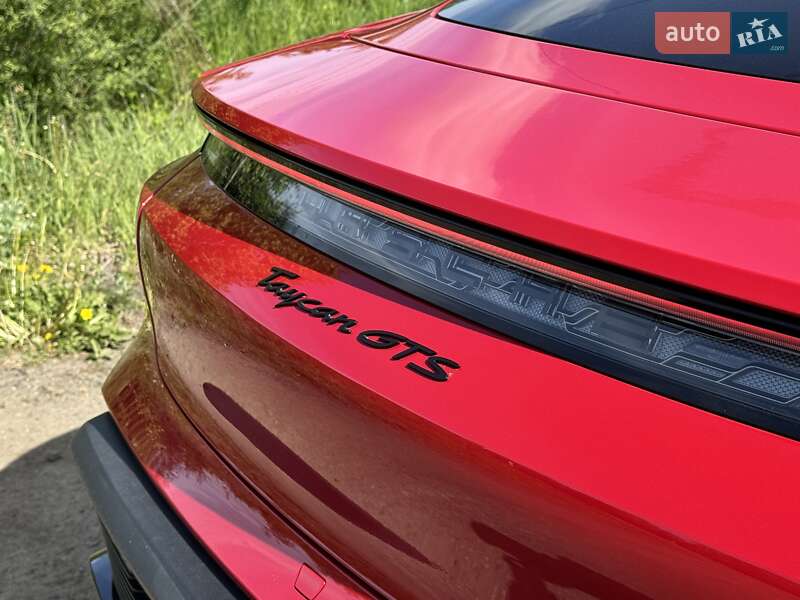 Седан Porsche Taycan 2022 в Києві