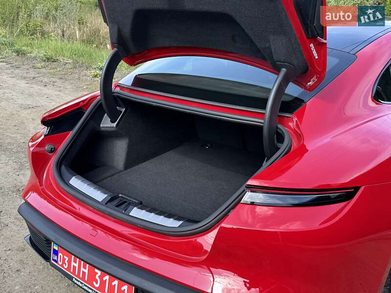 Седан Porsche Taycan 2022 в Києві