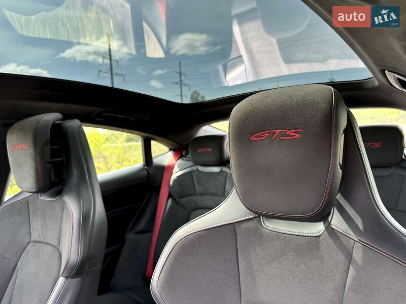 Седан Porsche Taycan 2022 в Києві