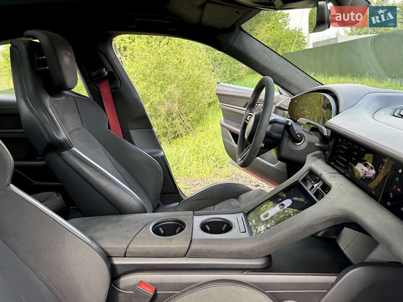 Седан Porsche Taycan 2022 в Києві