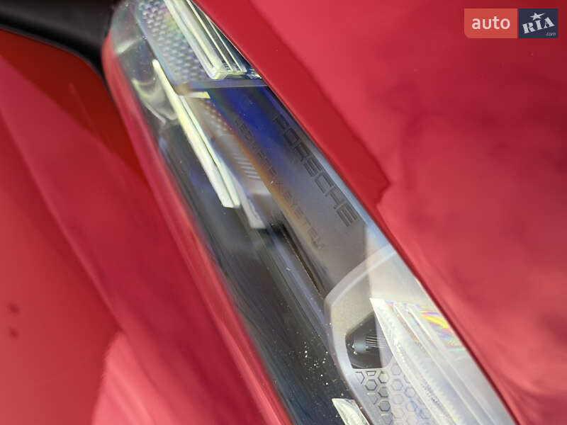 Седан Porsche Taycan 2020 в Луцке