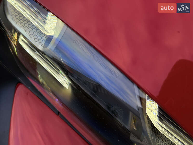 Седан Porsche Taycan 2020 в Луцке