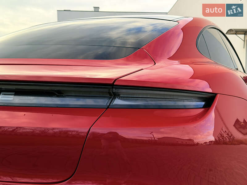 Седан Porsche Taycan 2020 в Луцке