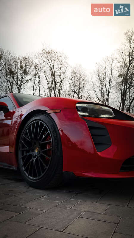 Седан Porsche Taycan 2020 в Луцке