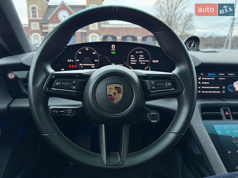 Седан Porsche Taycan 2020 в Киеве
