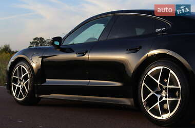 Седан Porsche Taycan 2024 в Киеве