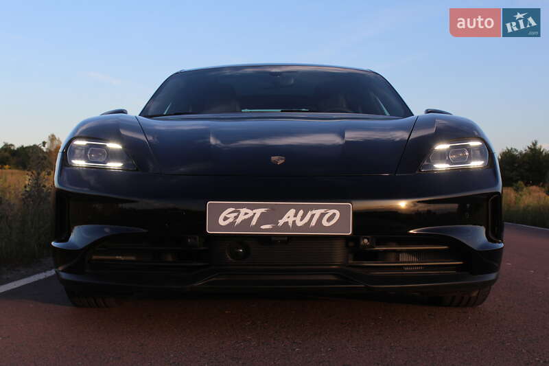 Седан Porsche Taycan 2024 в Киеве