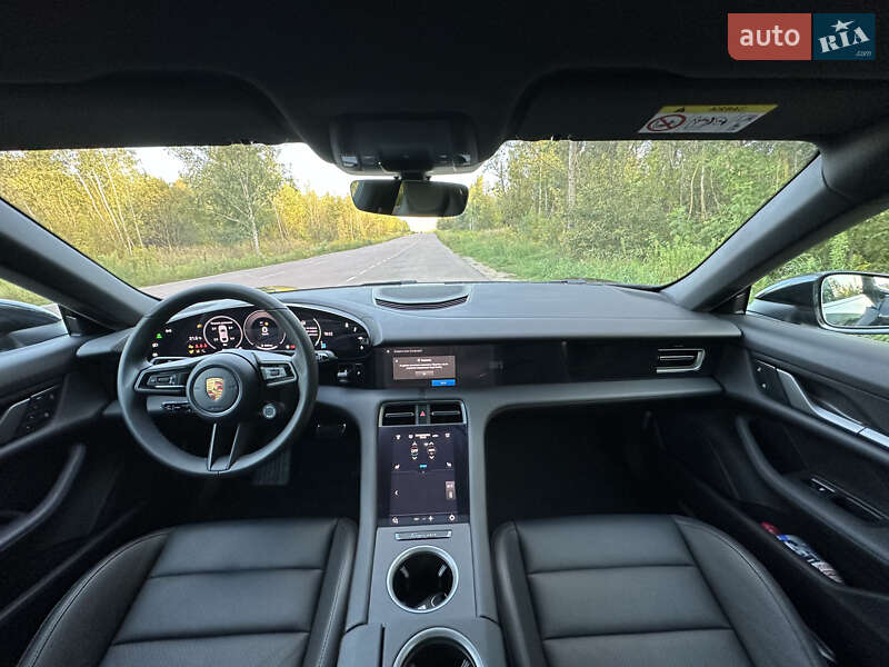 Седан Porsche Taycan 2024 в Киеве