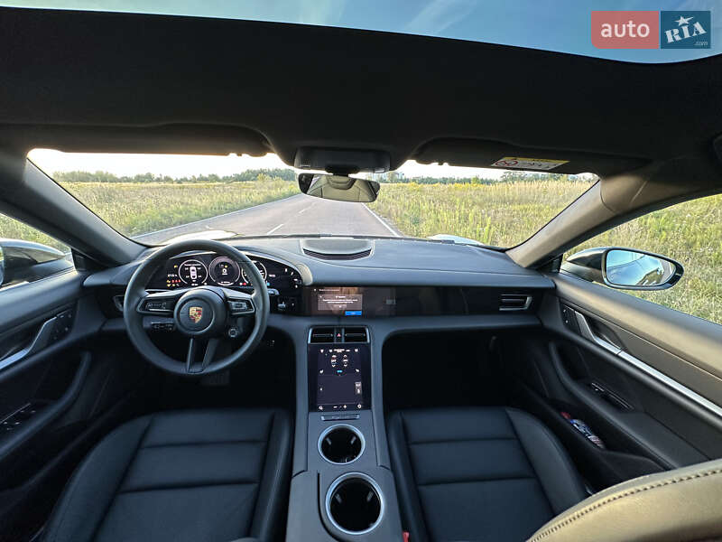 Седан Porsche Taycan 2024 в Киеве