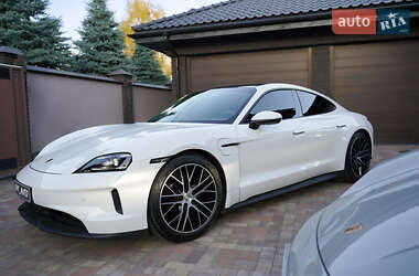 Седан Porsche Taycan 2024 в Киеве