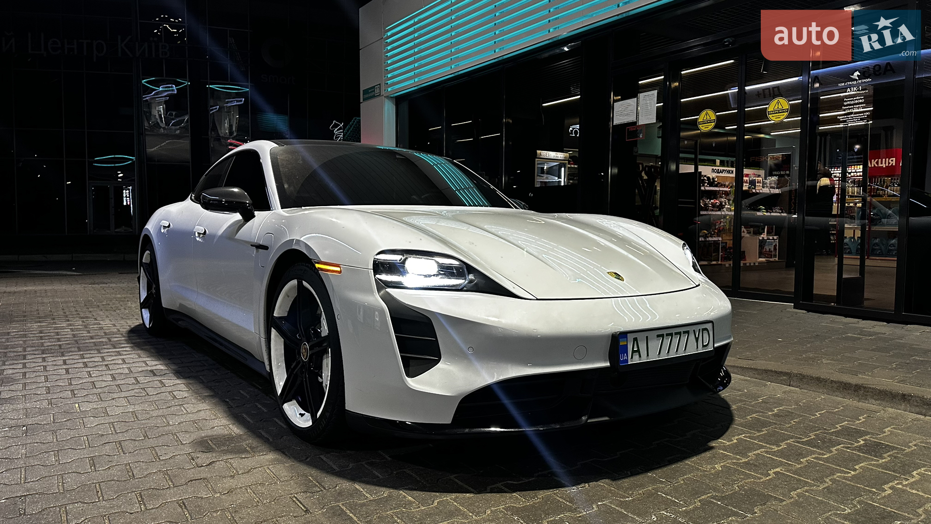 2020 Porsche Taycan - мініатюра 2