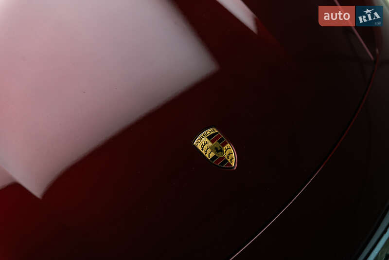 Седан Porsche Taycan 2021 в Мукачево
