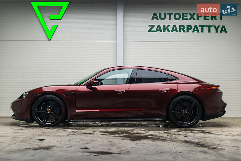 Седан Porsche Taycan 2021 в Мукачево