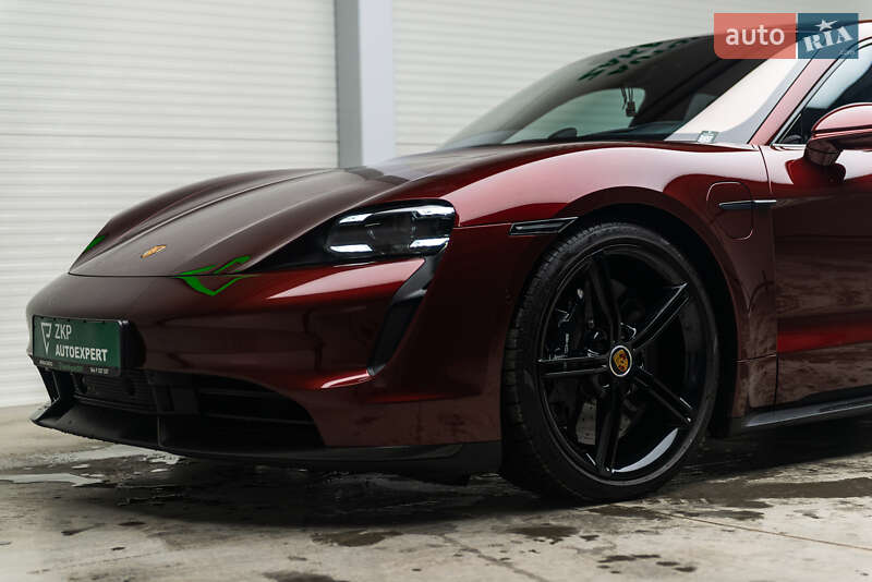 Седан Porsche Taycan 2021 в Мукачево