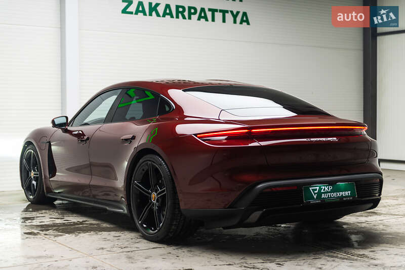 Седан Porsche Taycan 2021 в Мукачево