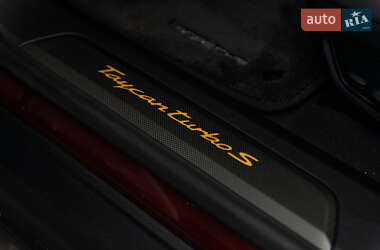 Седан Porsche Taycan 2021 в Мукачево