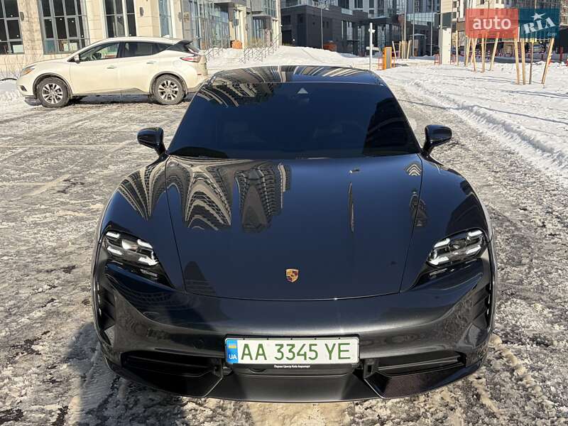 Седан Porsche Taycan 2021 в Киеве