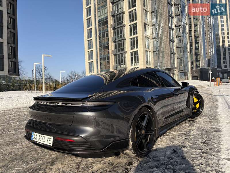 Седан Porsche Taycan 2021 в Киеве