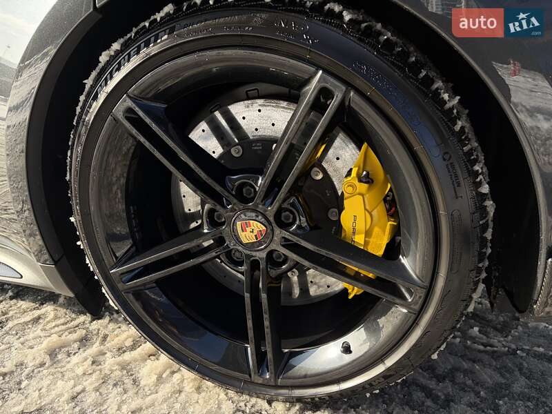 Седан Porsche Taycan 2021 в Киеве