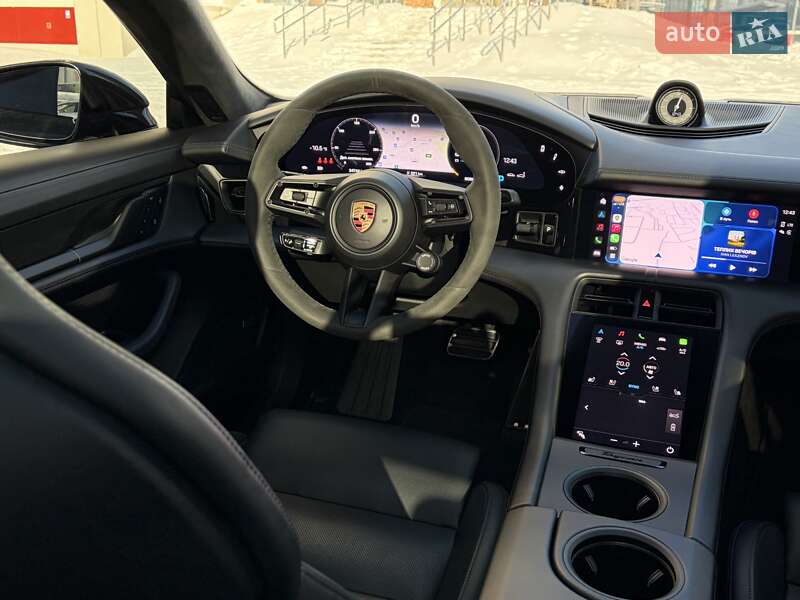Седан Porsche Taycan 2021 в Киеве