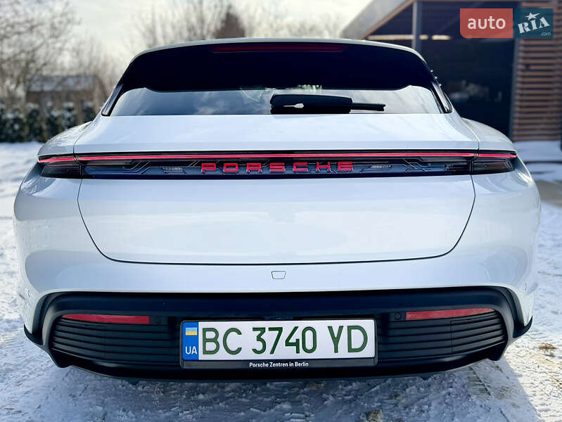 Седан Porsche Taycan 2024 в Львове