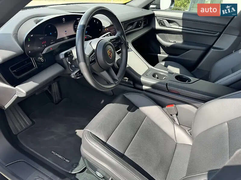 Седан Porsche Taycan 2021 в Львове