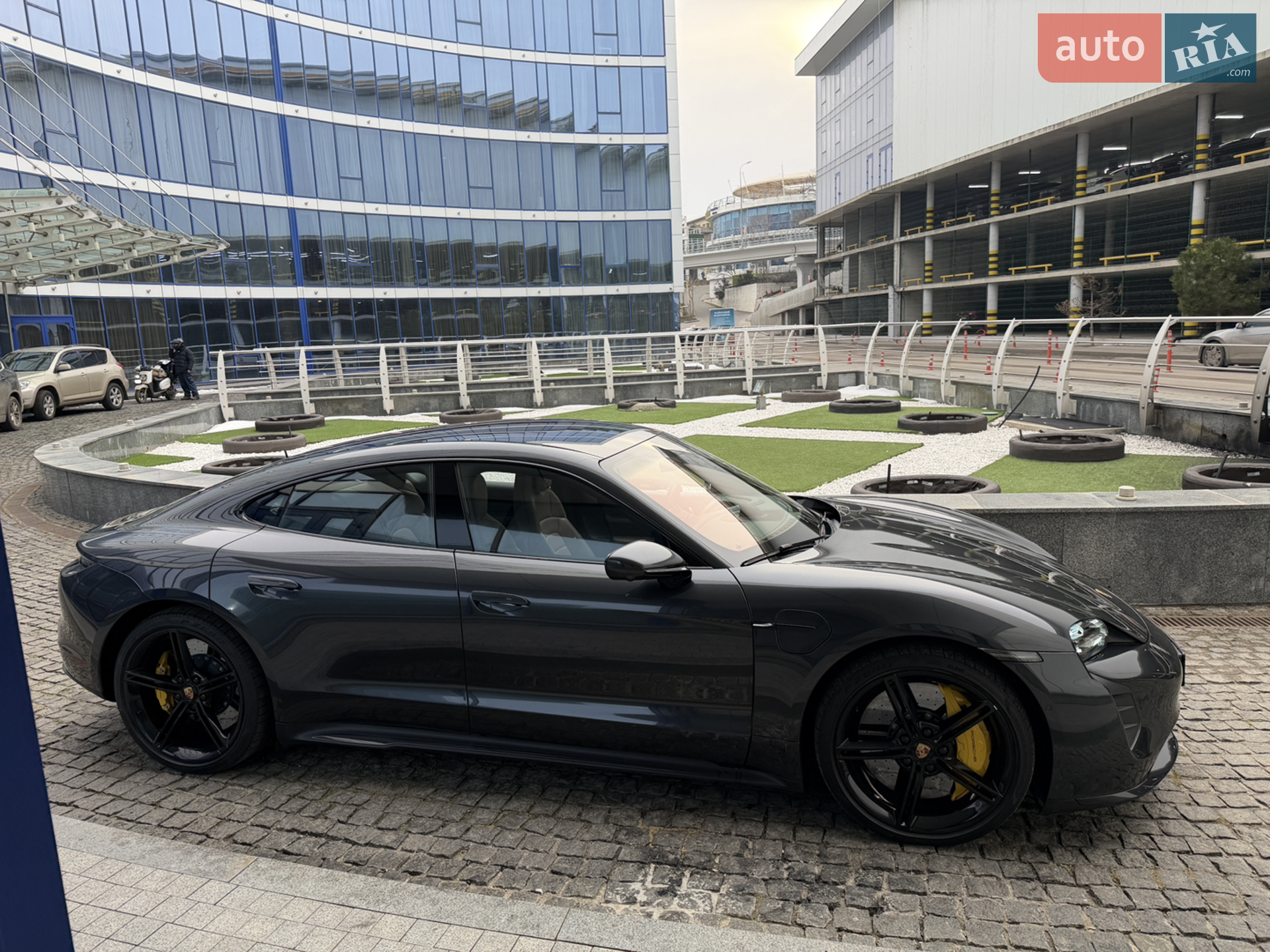 2020 Porsche Taycan - мініатюра 2