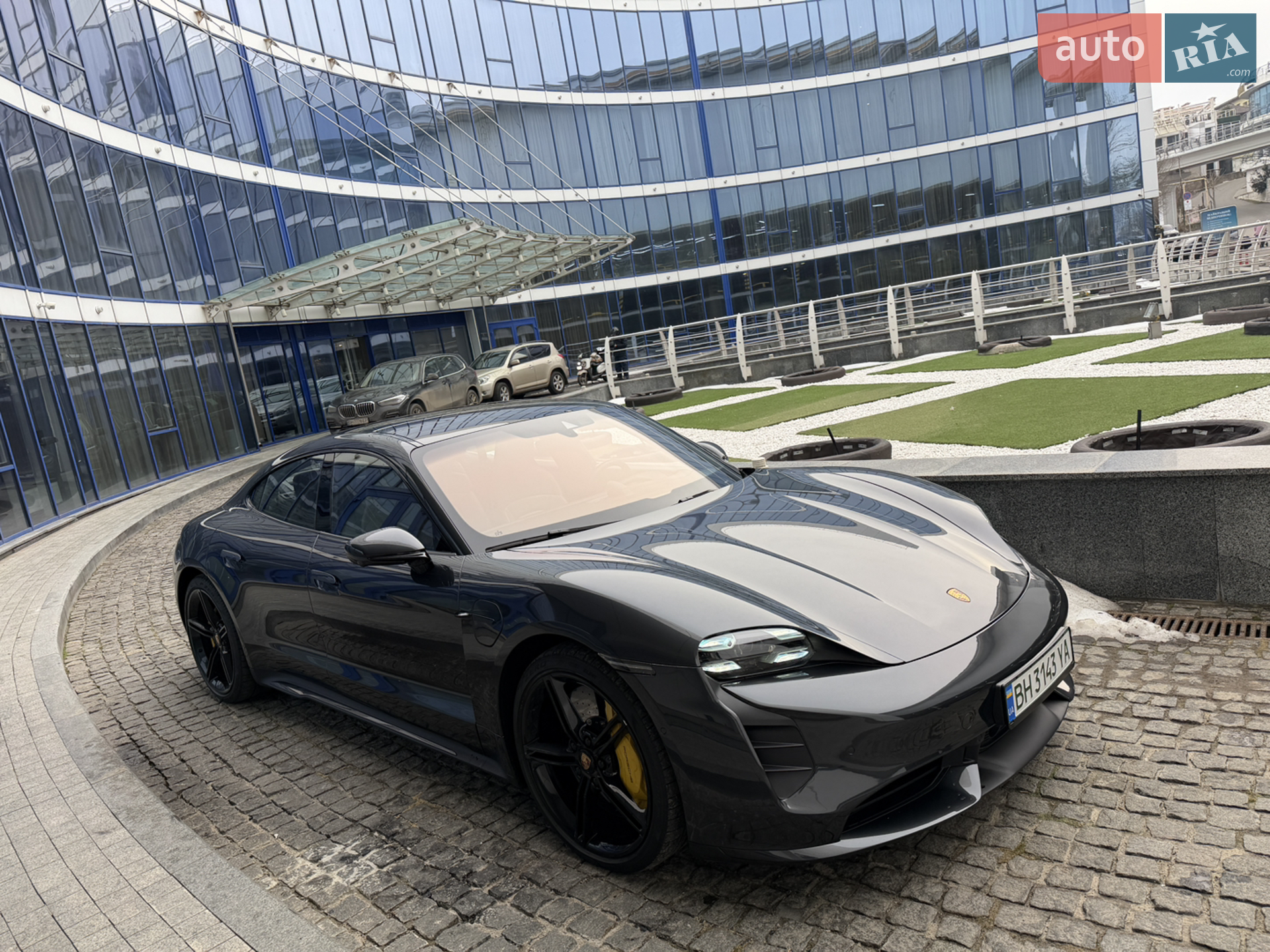 2020 Porsche Taycan - мініатюра 3