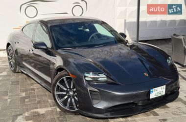 Седан Porsche Taycan 2020 в Киеве