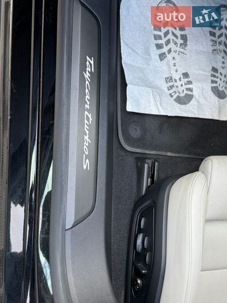 Седан Porsche Taycan 2020 в Виннице