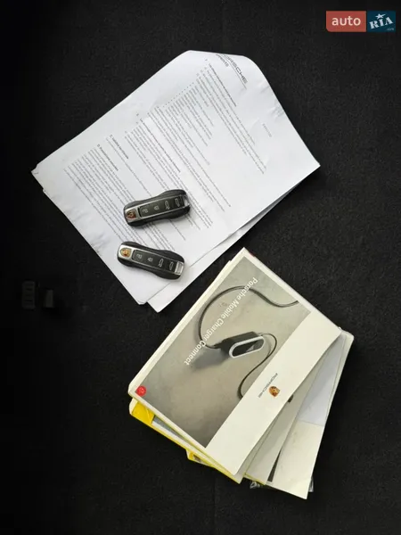 Седан Porsche Taycan 2020 в Виннице документ