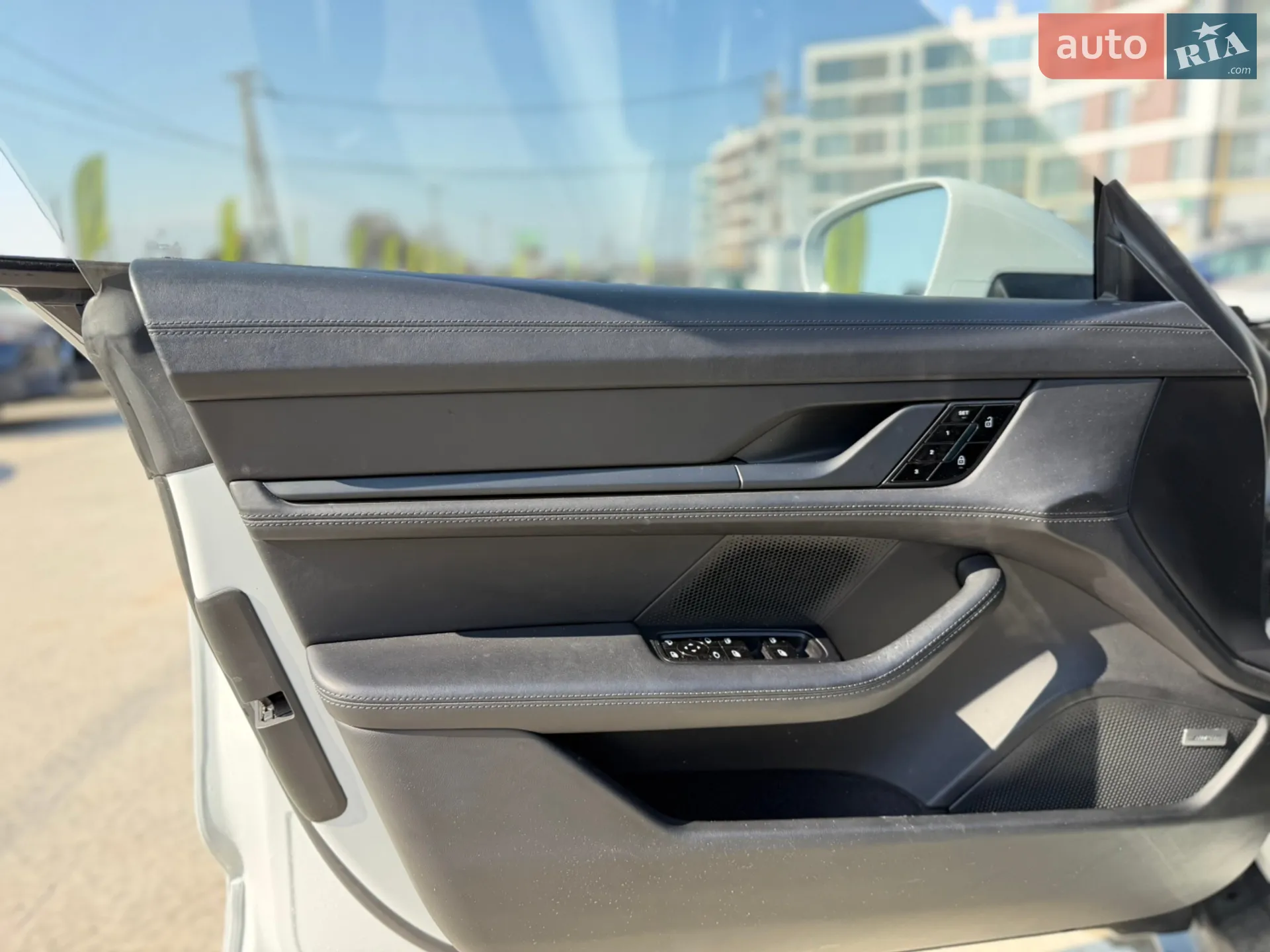 2020 Porsche Taycan - мініатюра 19