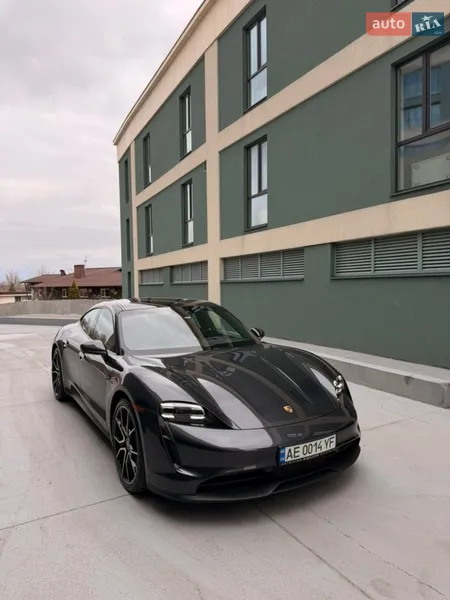 Porsche Taycan 2023