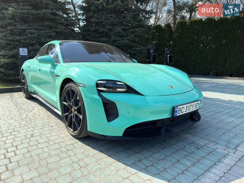 Porsche Taycan 2023