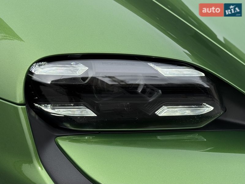 Седан Porsche Taycan 2022 в Киеве