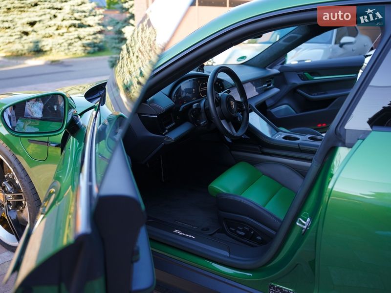 Седан Porsche Taycan 2022 в Киеве
