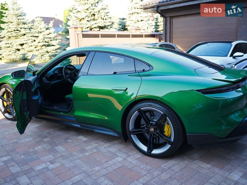 Седан Porsche Taycan 2022 в Киеве