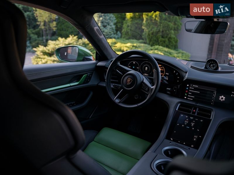 Седан Porsche Taycan 2022 в Киеве