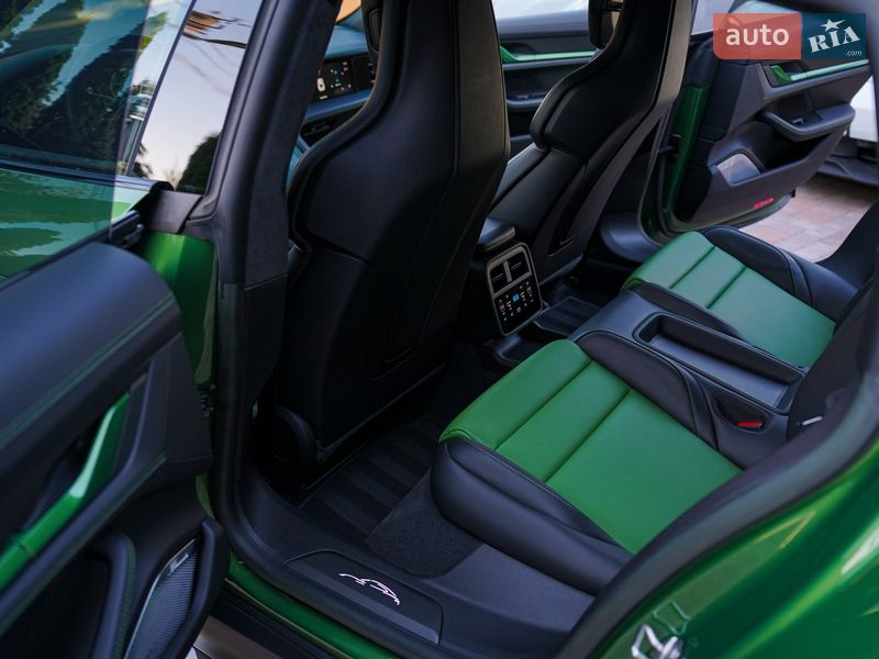 Седан Porsche Taycan 2022 в Киеве