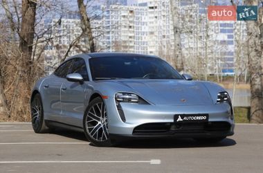 Седан Porsche Taycan 2023 в Киеве