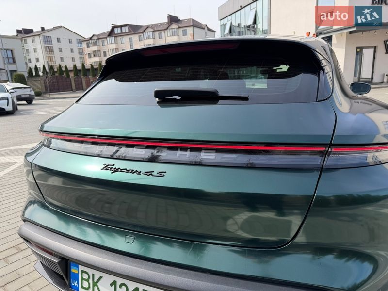 Седан Porsche Taycan 2022 в Ровно