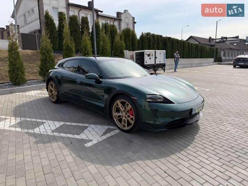 Седан Porsche Taycan 2022 в Ровно