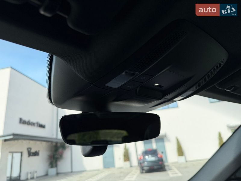 Седан Porsche Taycan 2022 в Ровно